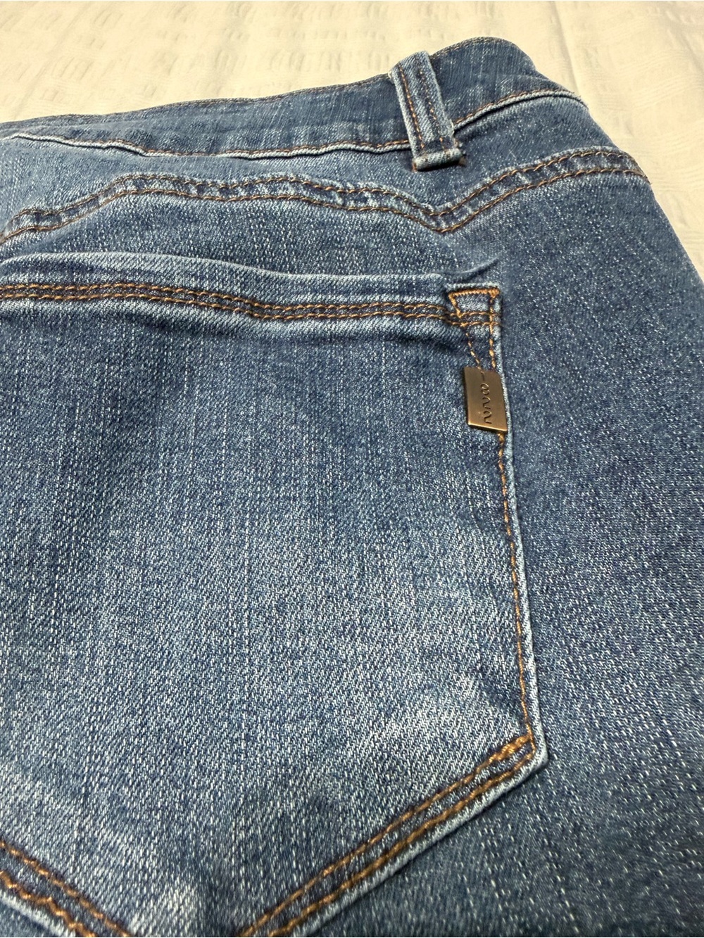 Women’s Classic Blue Jeans - Straight Fit - Picture 7 of 7